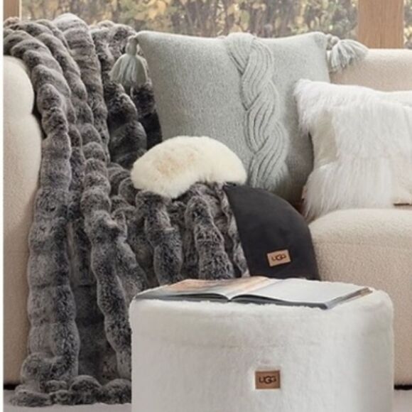 UGG Mammoth Reversible Throw Blanker- Black - Picture 1 of 6